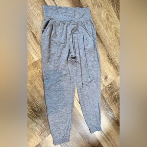 Vuori Performance Jogger Women’s Small Java Heather Brown DreamKnit Athleisure